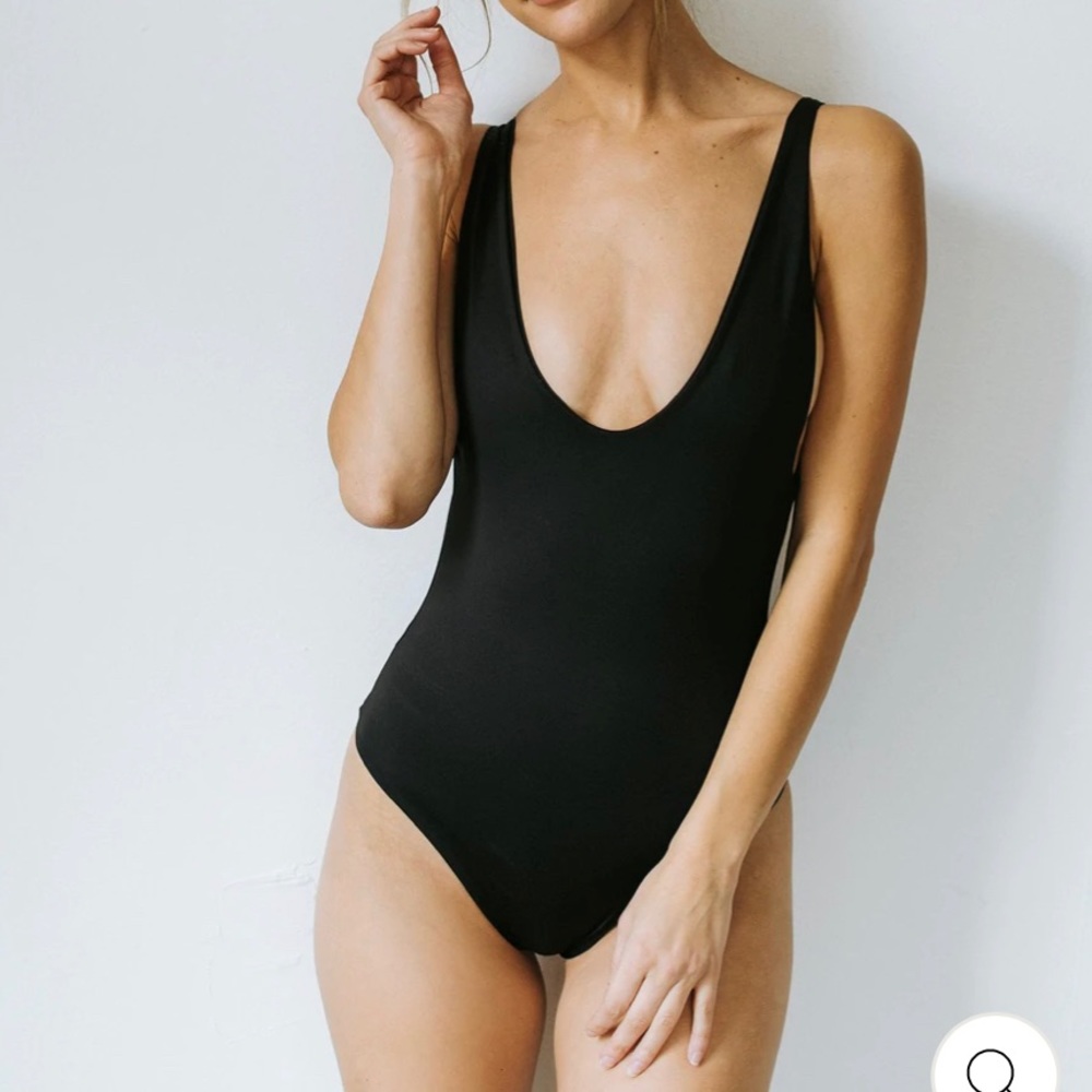 Londre Bodywear one piece black swimsuit